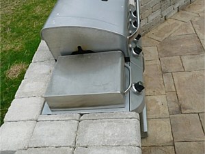 Outdoor Kitchens & Grills